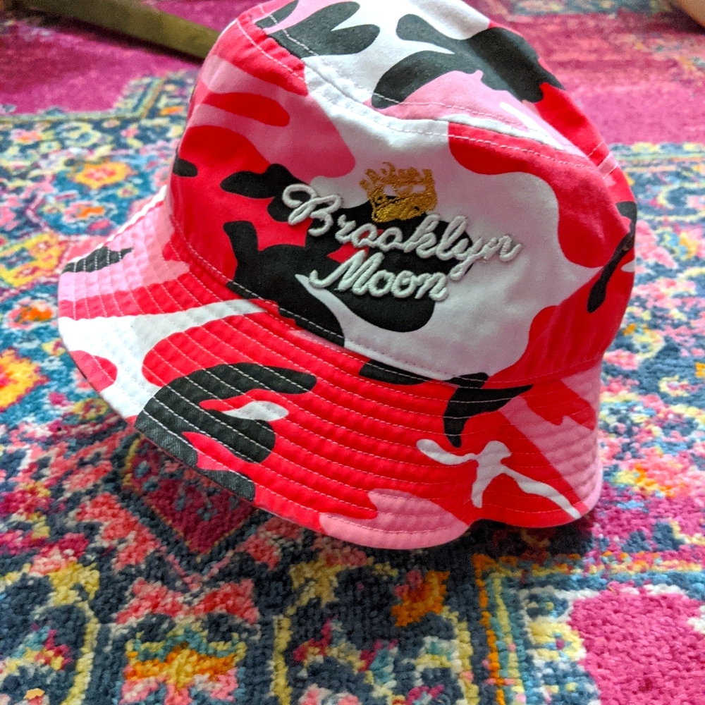 Bucket hat